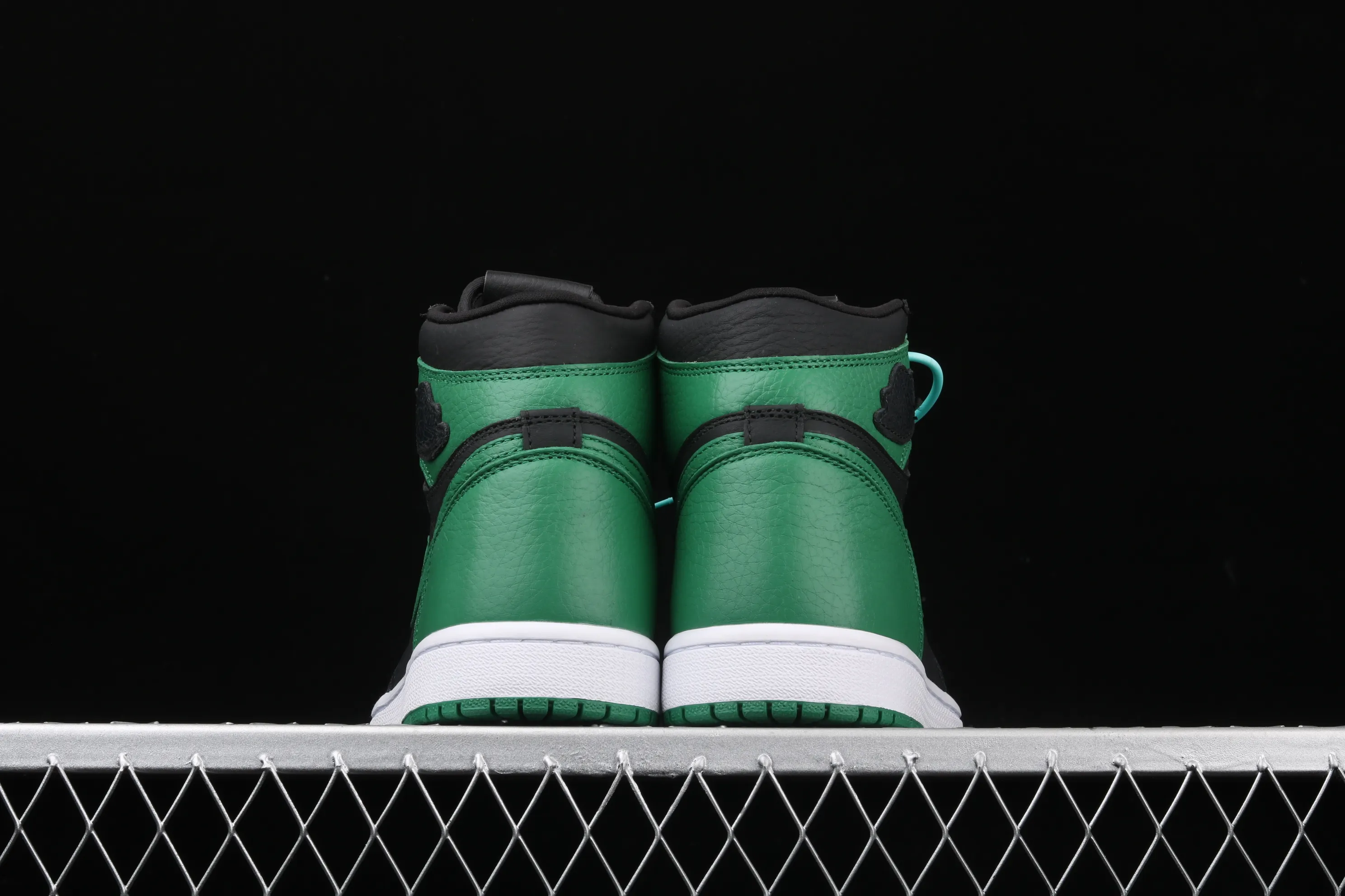 All categories Air Jordan Jordan series basketball shoes Air Jordan 1 High Air Jordan 1 "Pine Green" AJ1 Joe 1 retro black and green 555088-030